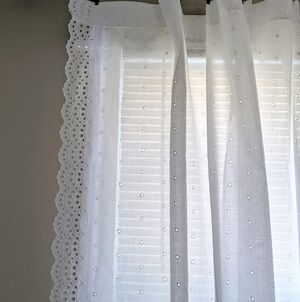 Set of 2 Vintage cotton Eyelet Cafe Curtains